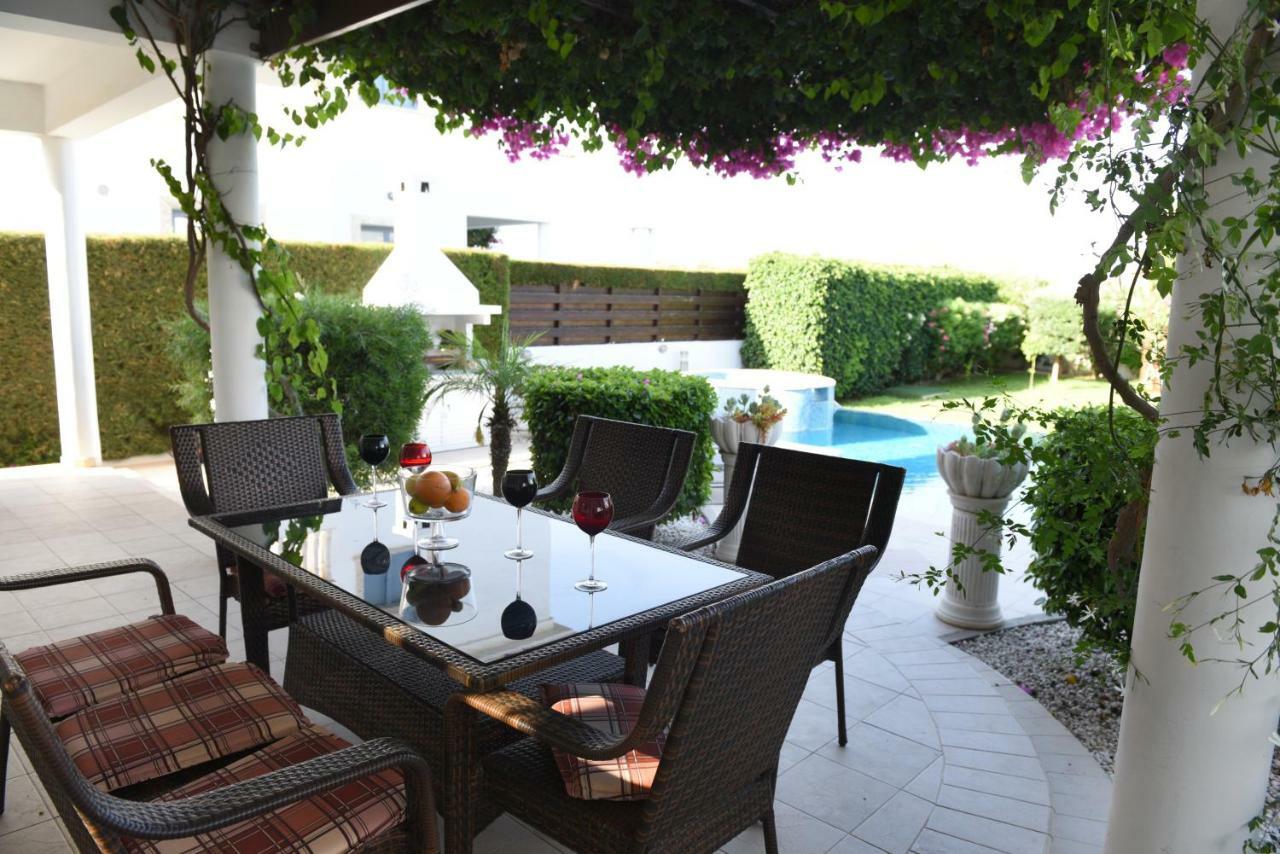 Karythia Villa Пила Екстериор снимка