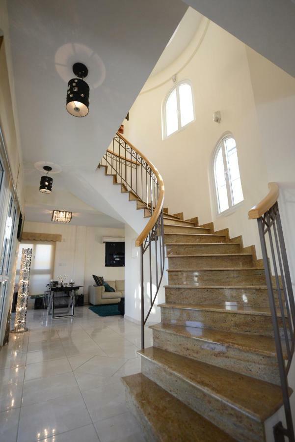 Karythia Villa Пила Екстериор снимка